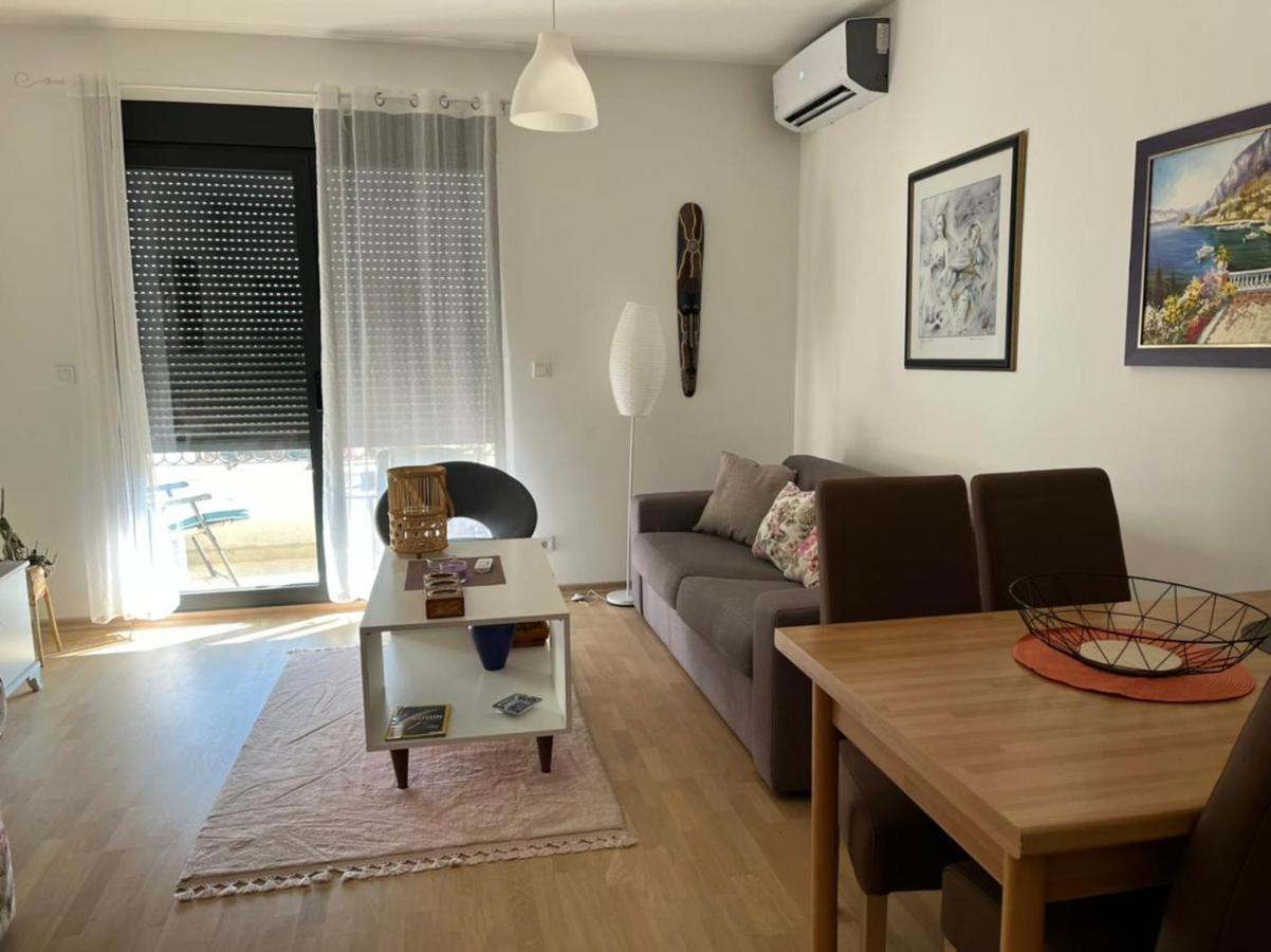 Lovely Pink Flat Apartment Podgorica Exterior photo