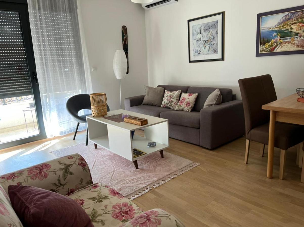 Lovely Pink Flat Apartment Podgorica Exterior photo