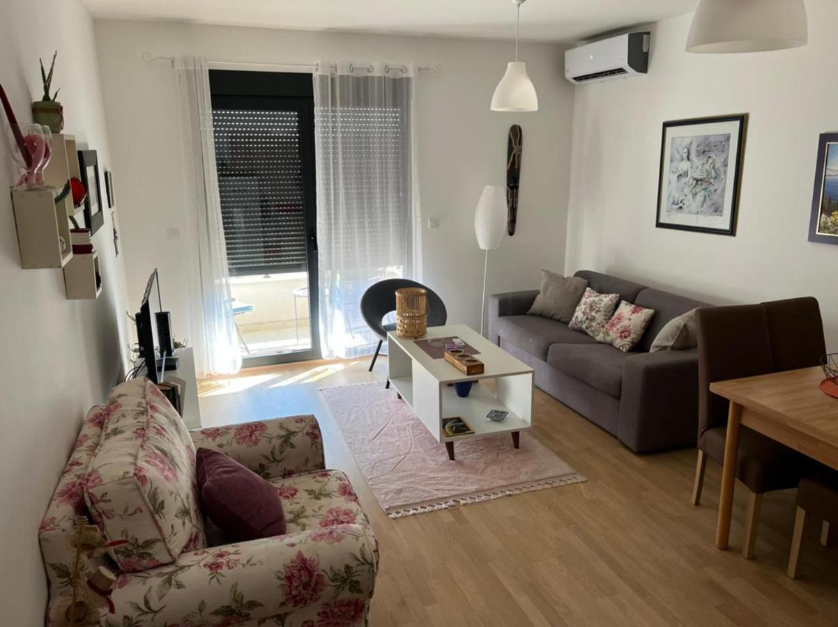 Lovely Pink Flat Apartment Podgorica Exterior photo